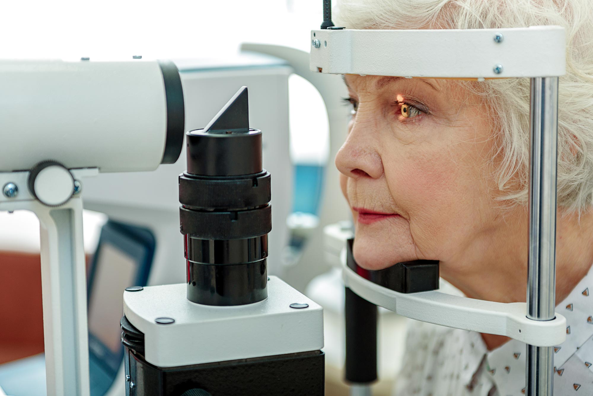 Read more about the article Dealing with the post effects of eye surgery lasik
